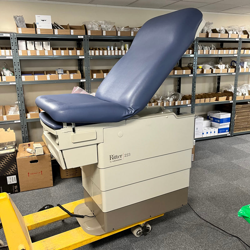 Dental Edge UK -  Ritter by Midmark 223 Barrier Free Exam Table